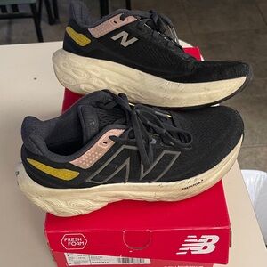 New Balance fresh foam 1080 v 13 size 6 women